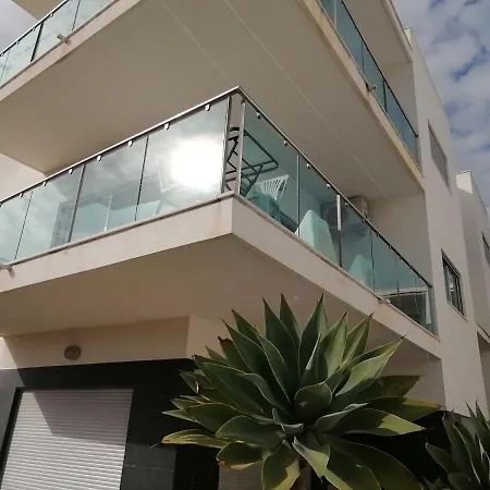 Апартаменты Modern With Sunny South Facing Terrace Албуфейра