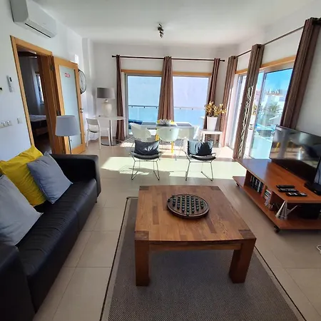 Apartmán Modern With Sunny South Facing Terrace