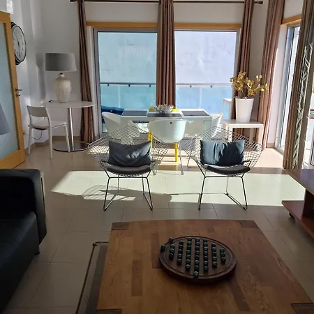 Apartmán Modern With Sunny South Facing Terrace *