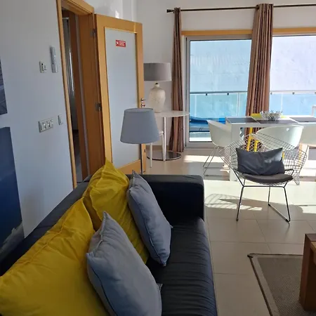 Modern With Sunny South Facing Terrace Albufeira