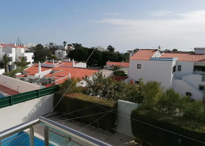 아파트 Modern With Sunny South Facing Terrace