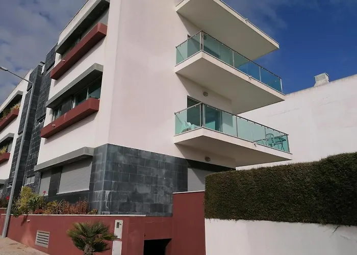 아파트 Modern With Sunny South Facing Terrace