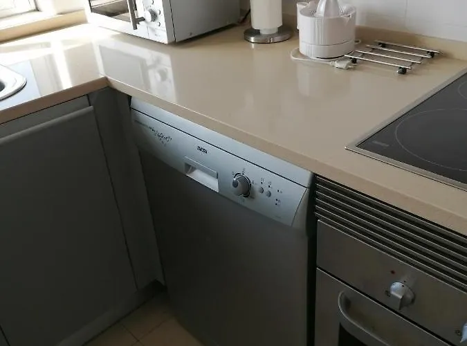 아파트 Modern With Sunny South Facing Terrace