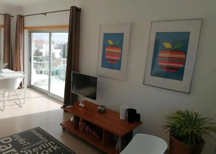 아파트 Modern With Sunny South Facing Terrace