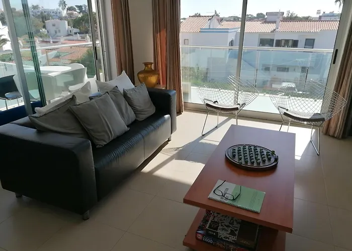 Modern With Sunny South Facing Terrace 아파트