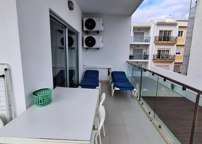 아파트 Modern With Sunny South Facing Terrace