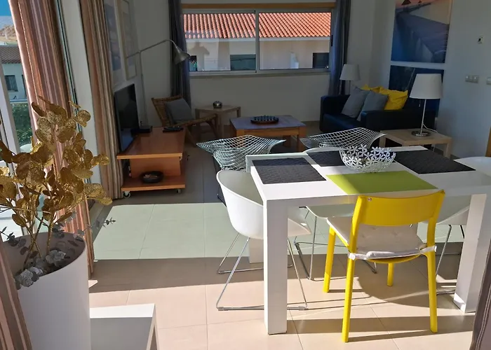 아파트 Modern With Sunny South Facing Terrace 알부페이라