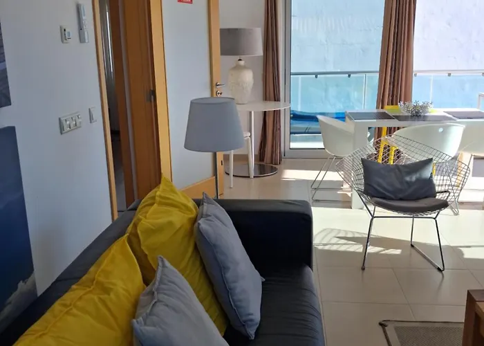 Modern With Sunny South Facing Terrace 알부페이라