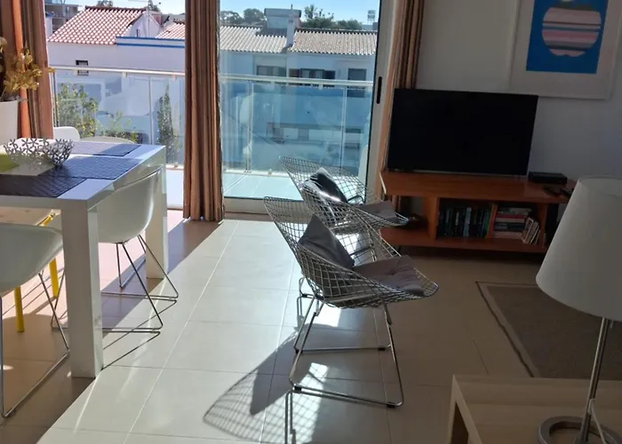 Modern With Sunny South Facing Terrace 아파트