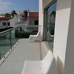 Modern With Sunny South Facing Terrace Appartement *